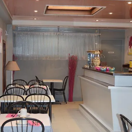 Hotel De La Croix De Malte 2*