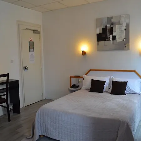 Hotel De La Croix De Malte 2*