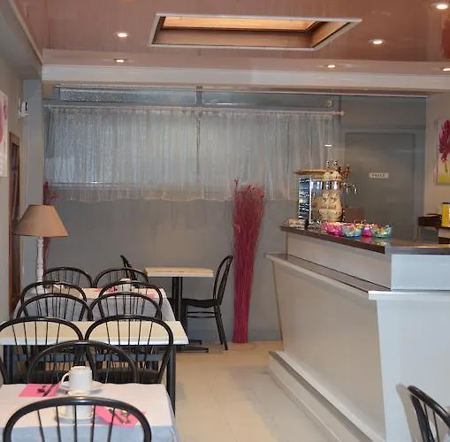 Hotel De La Croix De Malte 2*