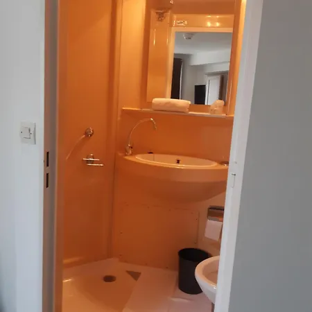 De La Croix De Malte Hotell 2*