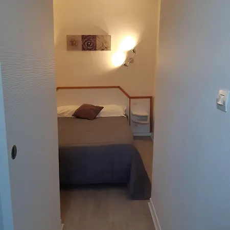 Hotel De La Croix De Malte 2*