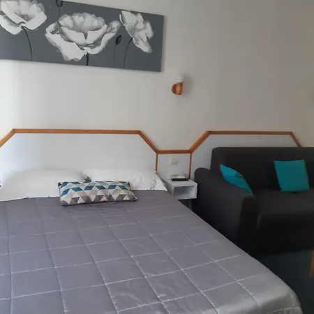 Ξενοδοχείο De La Croix De Malte 2*