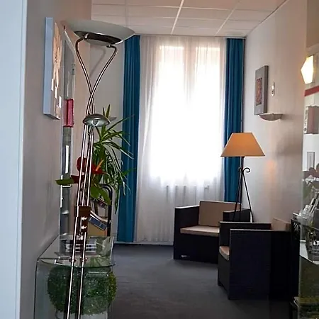 Hotel De La Croix De Malte 2*