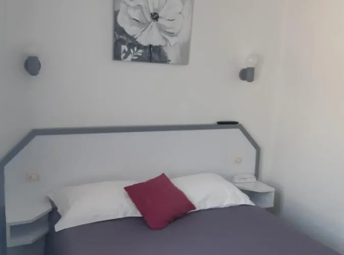 Отель De La Croix De Malte