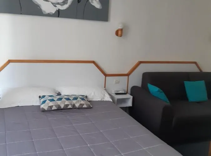 De La Croix De Malte 2* Шербур-ан-Котантен