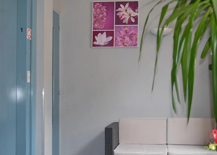 Отель De La Croix De Malte 2*