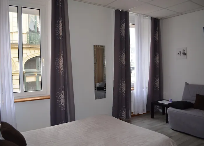 Hotel De La Croix De Malte 2*